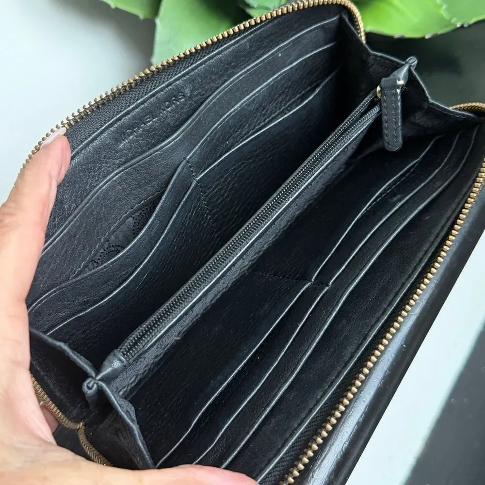 Michael Kors Genuine Leather Zip Wallet Clutch Clean Classic Versatile